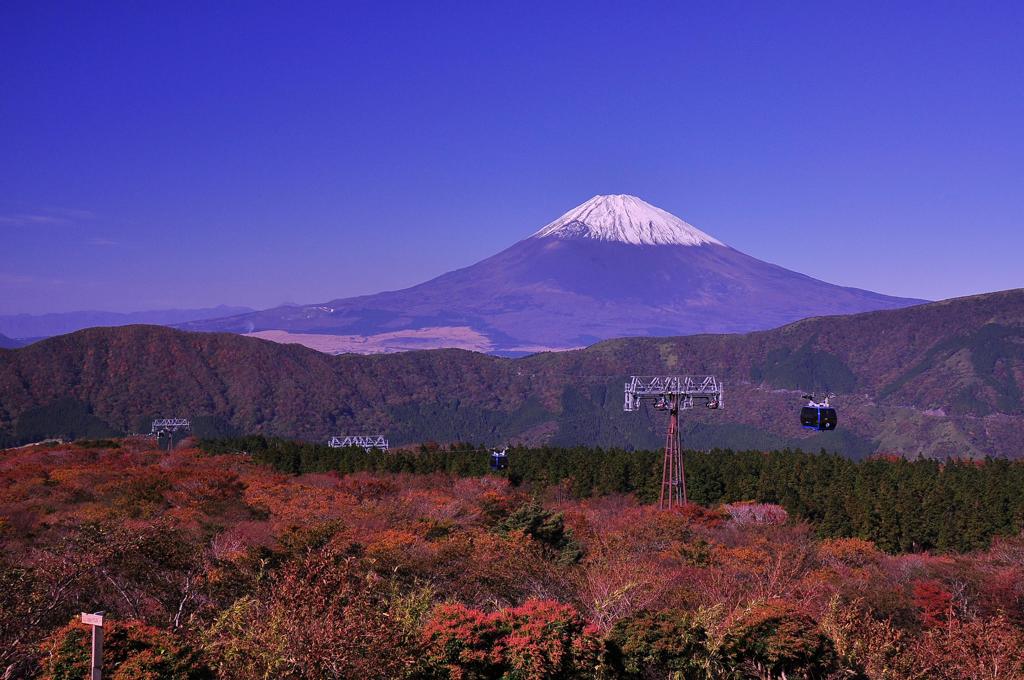 秋の箱根大涌谷から見た富士山・・