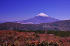 秋の箱根大涌谷から見た富士山・・