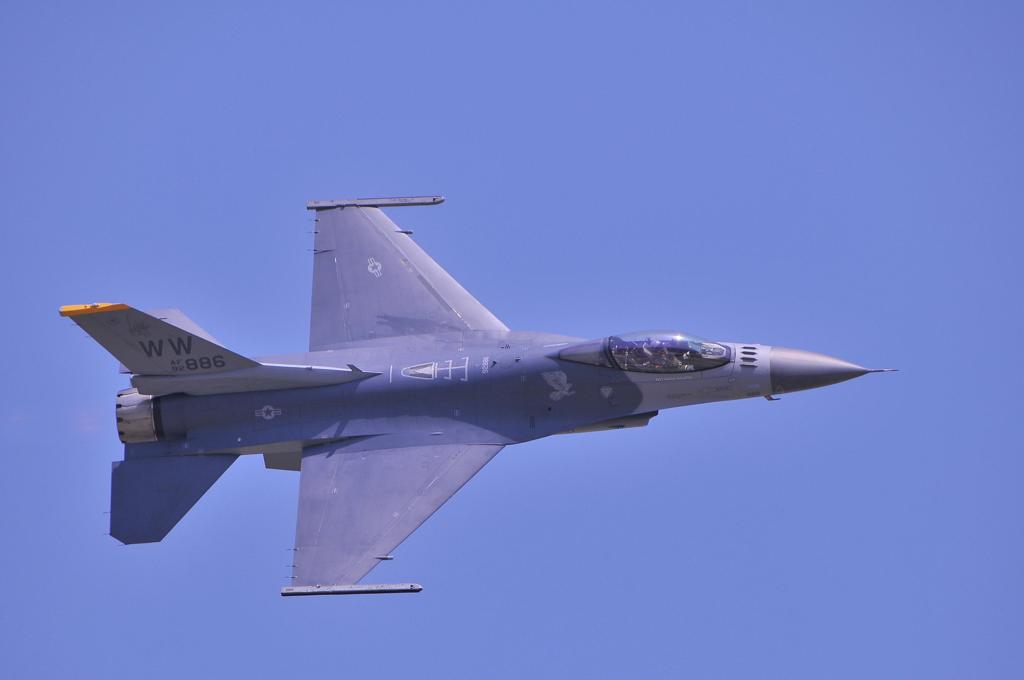 三沢基地の米空軍F-16ファイティングファルコン大空へ。。2012年