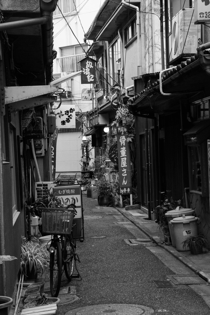 門司港のレトロな路地裏の風景