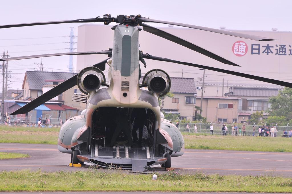 静浜基地航空祭2012 カエルのような顔のCH-47