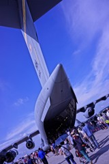 なかなか中が見れいないC-17グローブマスター後方ハッチ・・・20120818