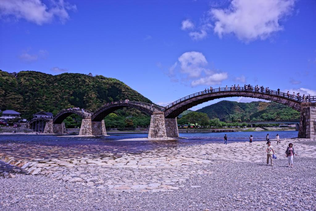 青空と錦帯橋・・・