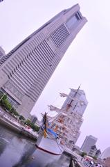 日本丸と横浜ランドマークタワー ・・20120602