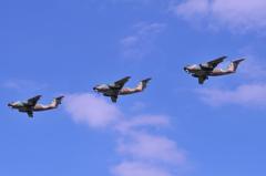 秋の青空を飛ぶ入間基地 C-1飛行展示・・20121103