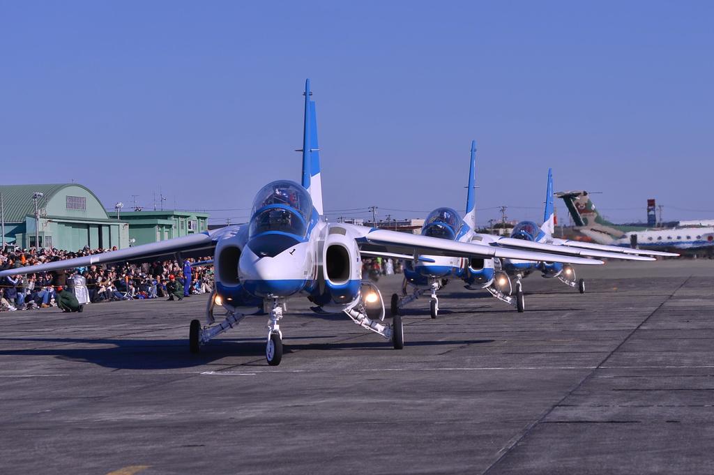 さあ浜松の空へ・・ブルーインパルス