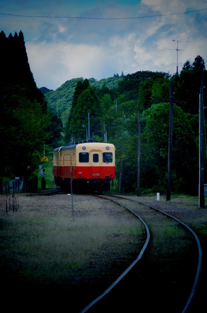 月崎駅に到着する小湊鉄道キハ200