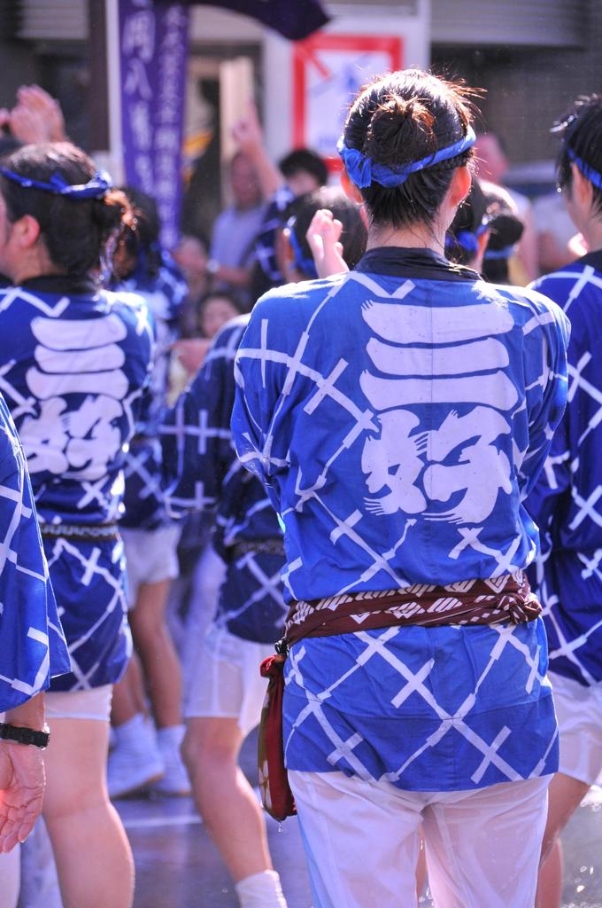 水に濡れた女性の後姿は色っぽく。。