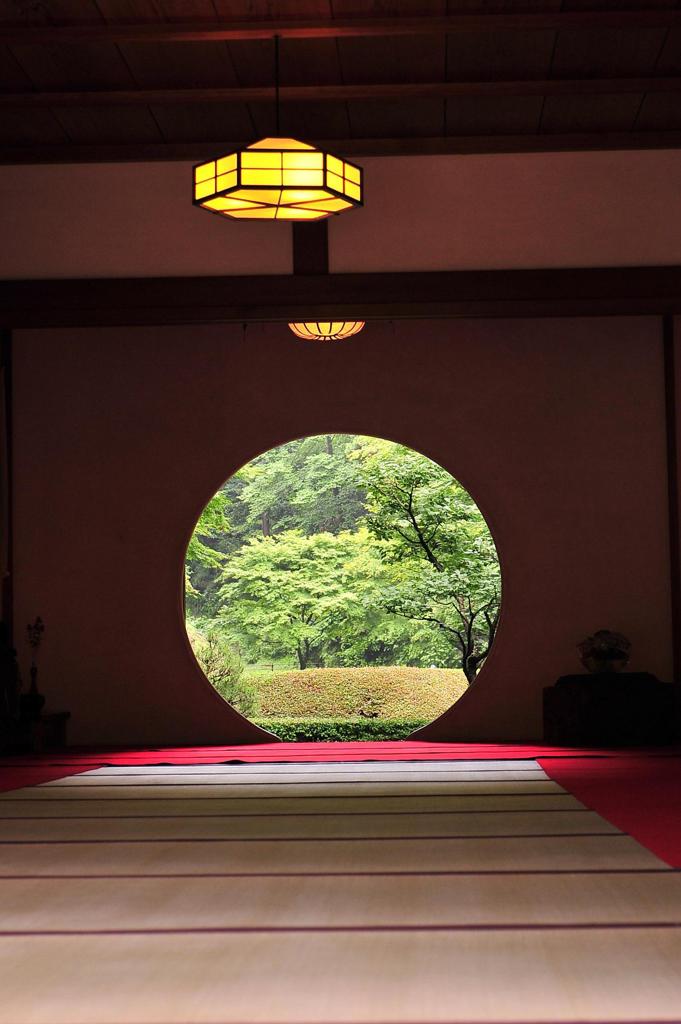 明月院の円窓風景・・