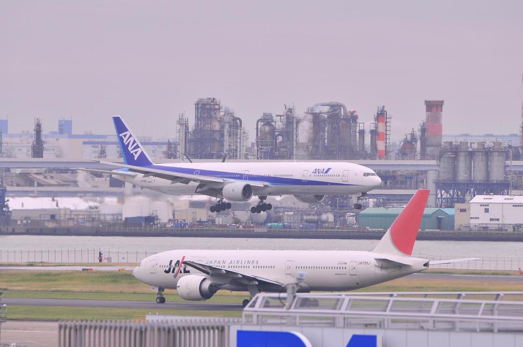 朝は行きかう航空機。。羽田空港。。。