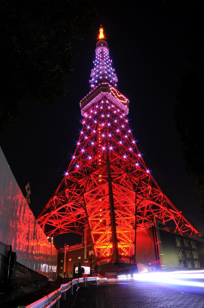 ダイヤモンドヴェールライトアップの東京タワー・・