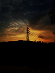 陽に染まる鉄塔