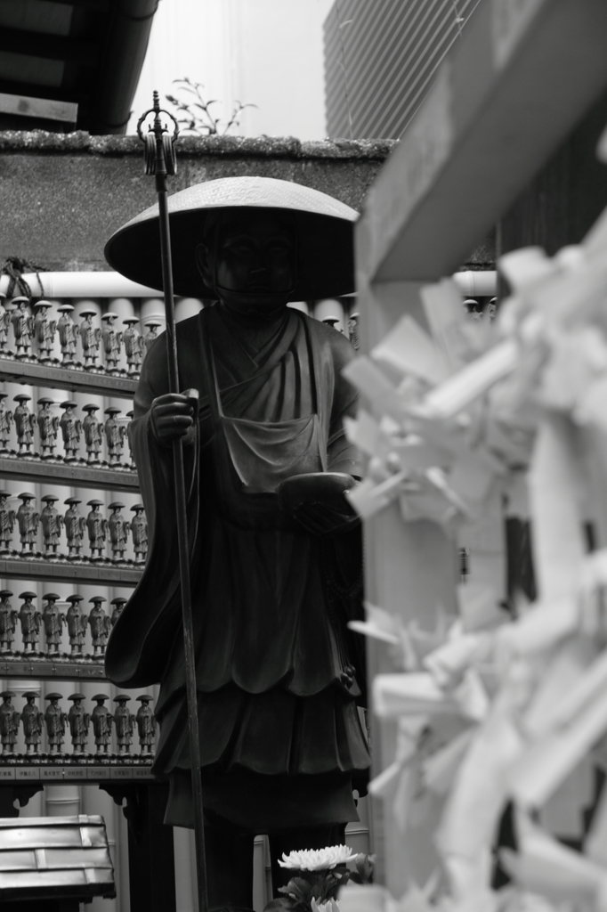 都会の小さなお寺で... ６