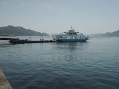８時ちょうどのフェリーで私は朝から旅立ちます。