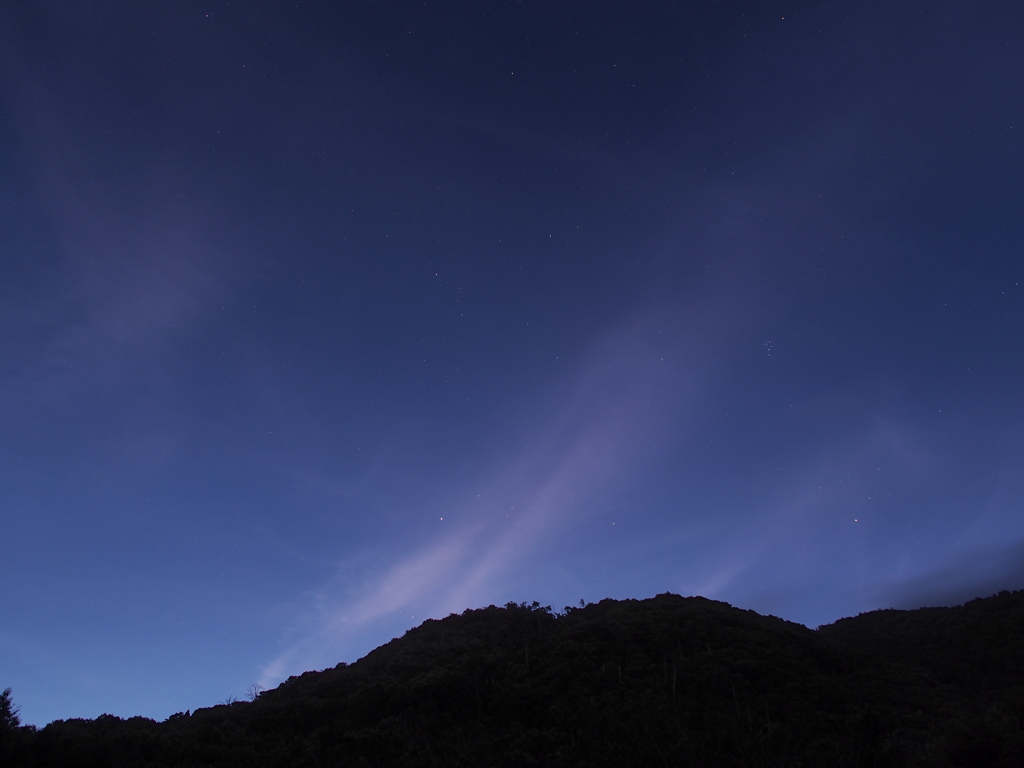 静かな夜明け