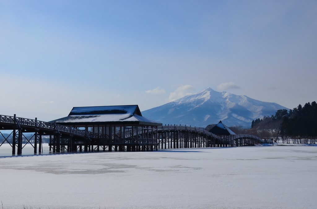 岩木山と鶴の舞橋