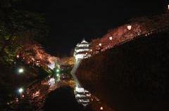 弘前城と下乗橋　夜桜