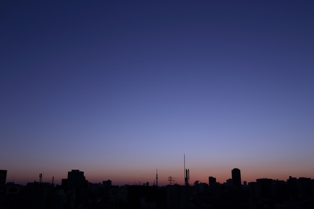 雲なき夜明け