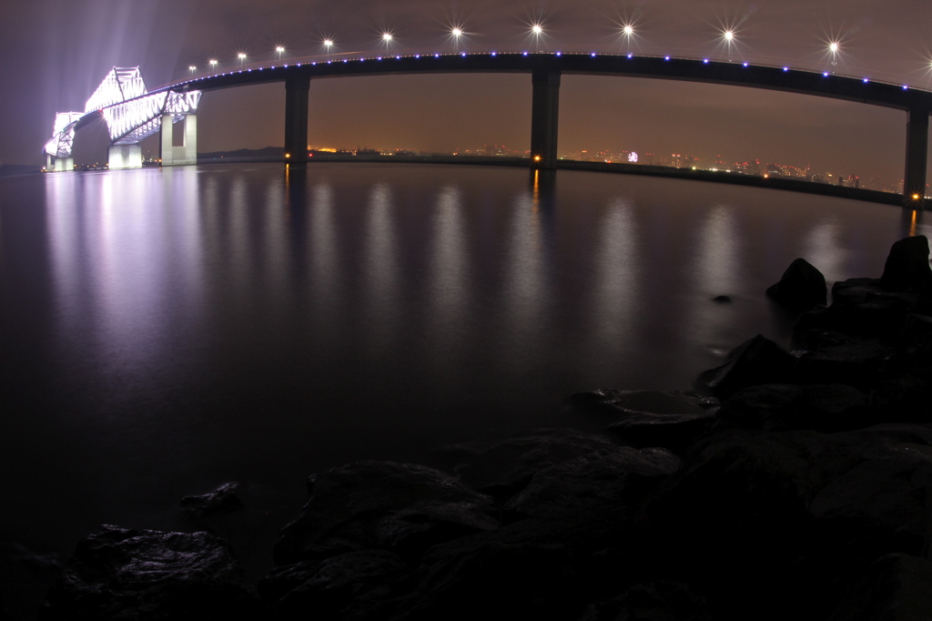 光る橋