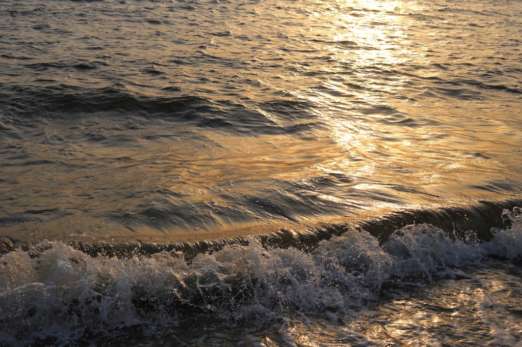 夕景-押し波と引き波との交わり-