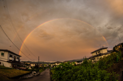 遠くの滝雲、西の空が割れた