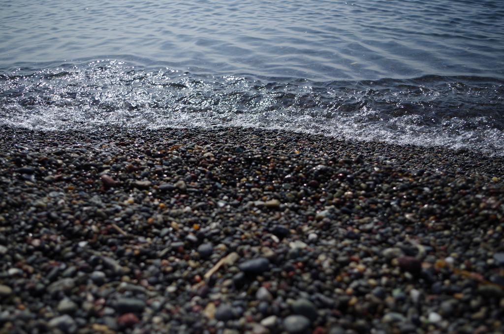 寄せては引いて