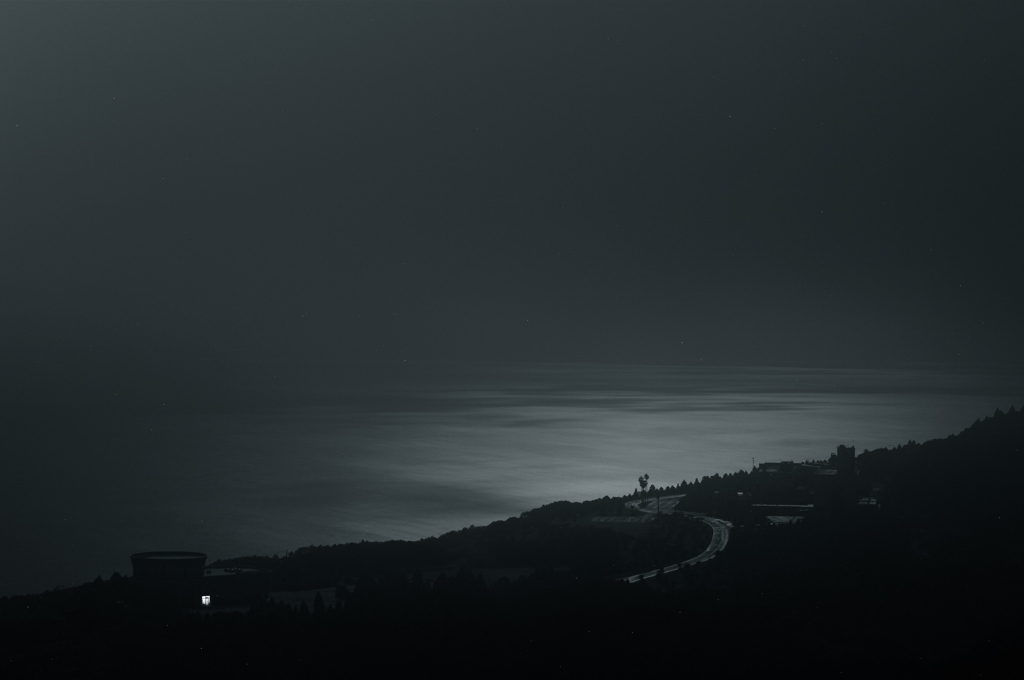 月夜に浮かぶ