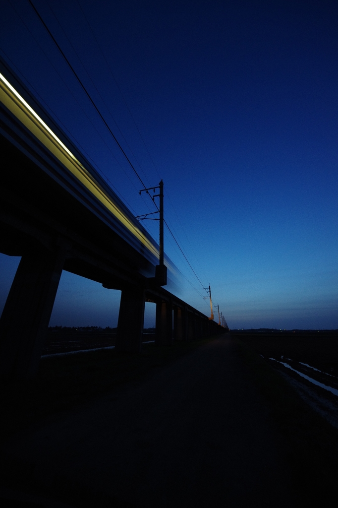 夕暮れの特急