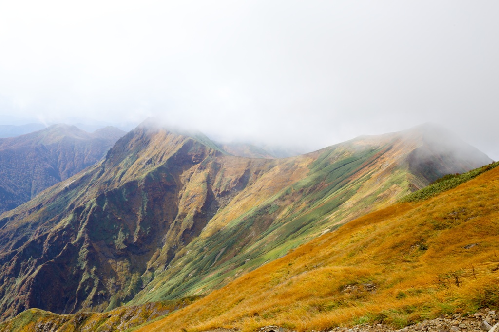 雲、万太郎山