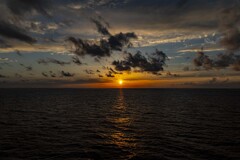 沈む夕日、地球は丸いって