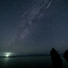 沈み込む天の川と流星