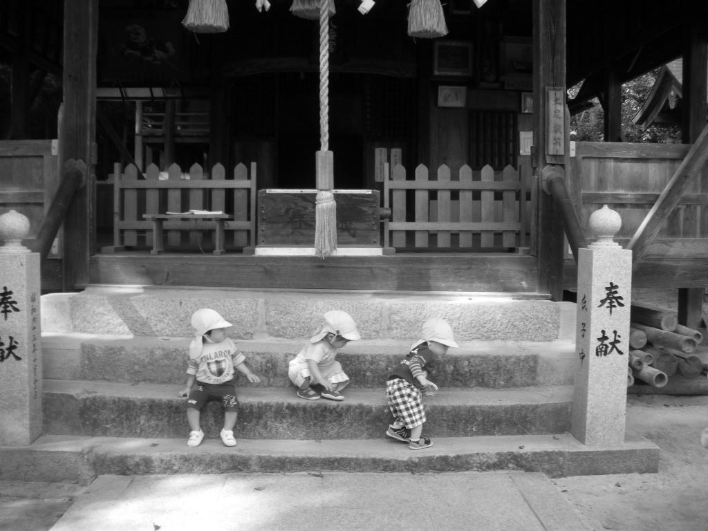 神社にて・・・