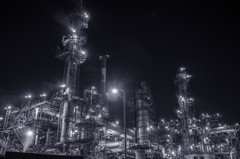 夜の工場