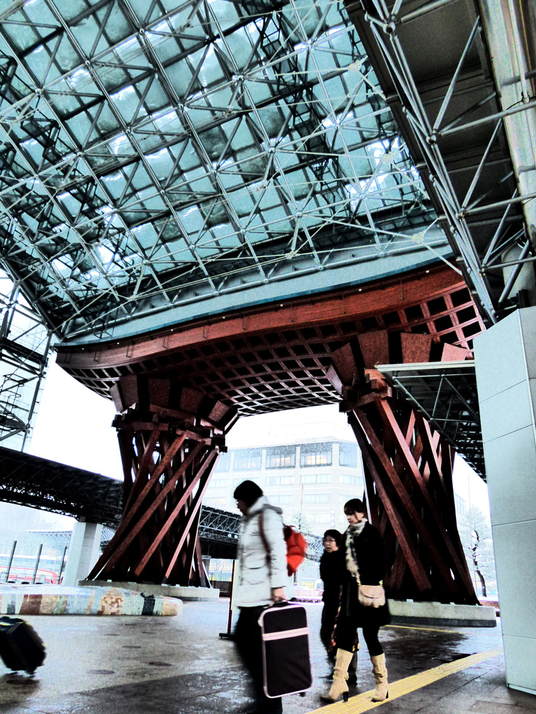 金沢駅東口 もてなしドームと鼓門