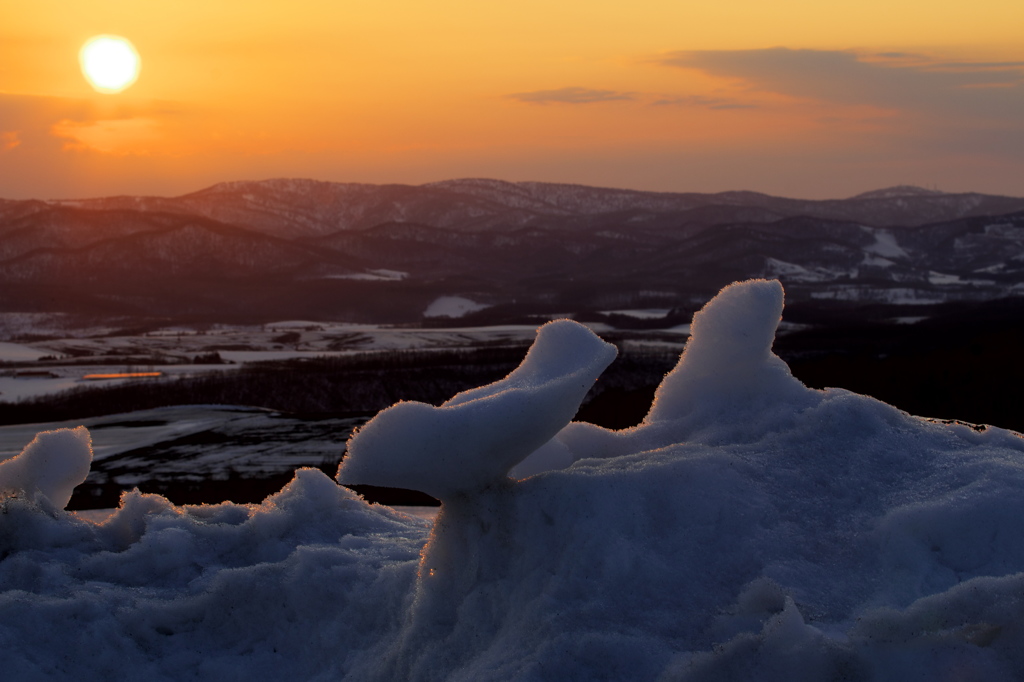 夕の雪形