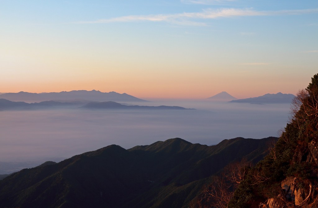 雲海から富士山