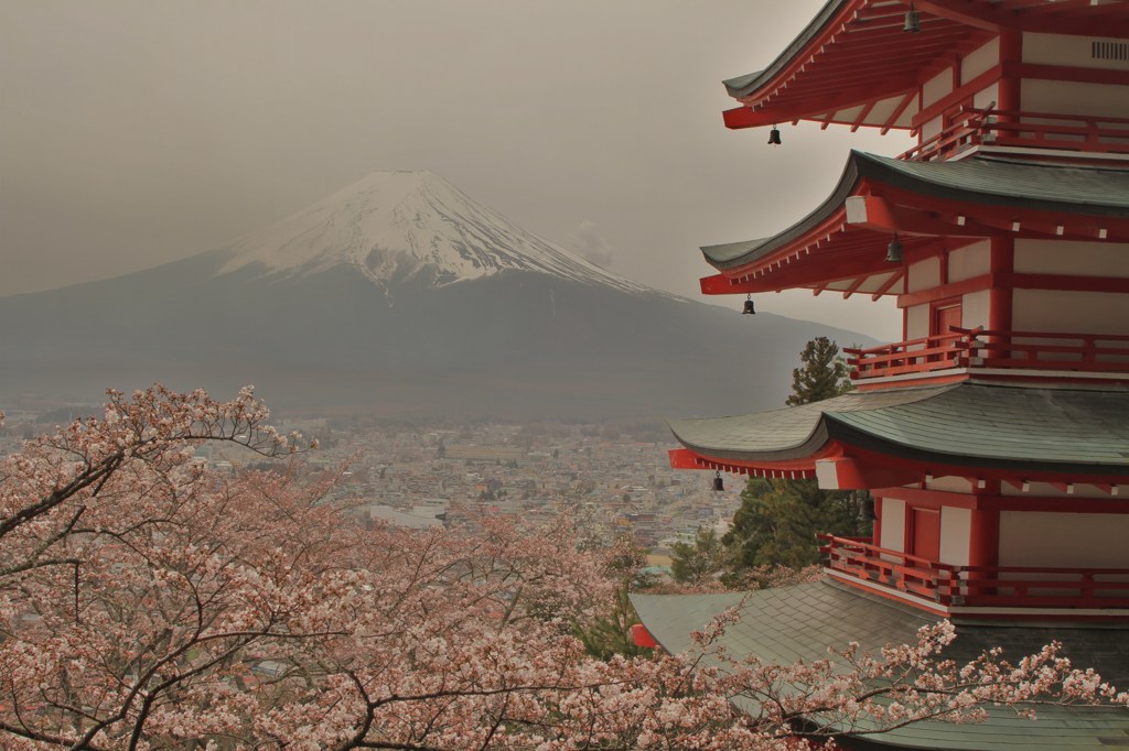 五重塔と富士山