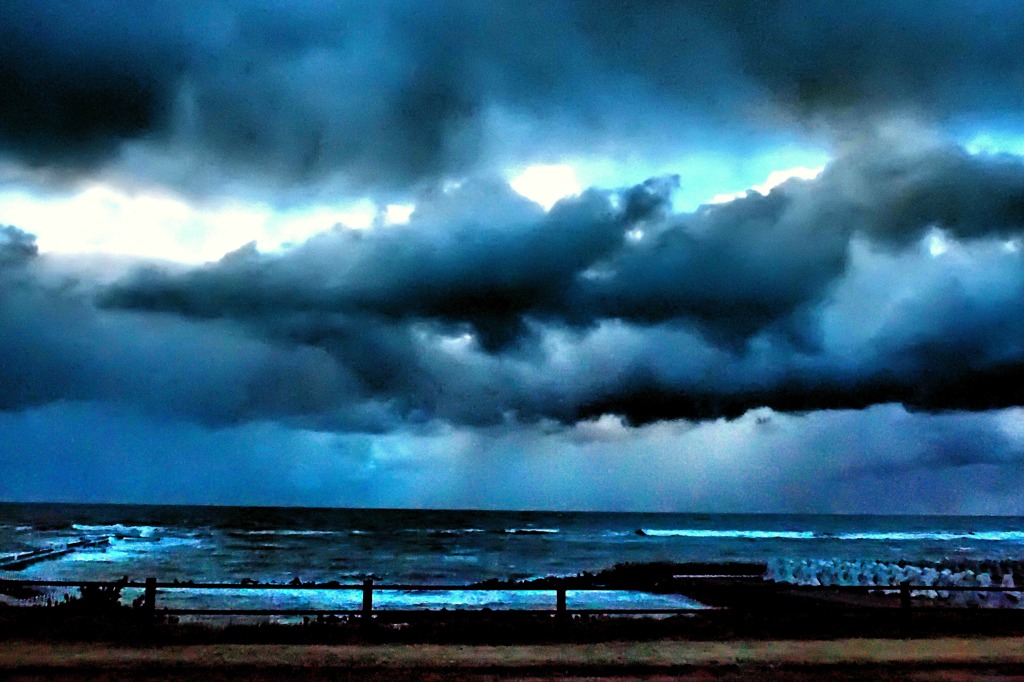 隠空