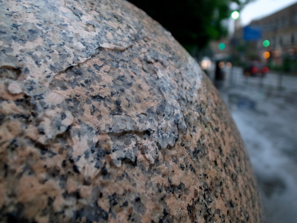 雨に濡れる日本