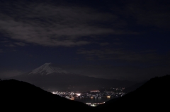 三つ峠から望む夜の富士山－その１－
