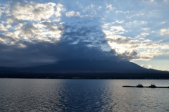 影にみる富士山の姿