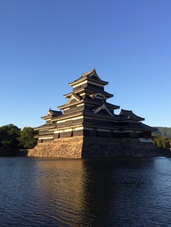 夕陽を浴びる 松本城