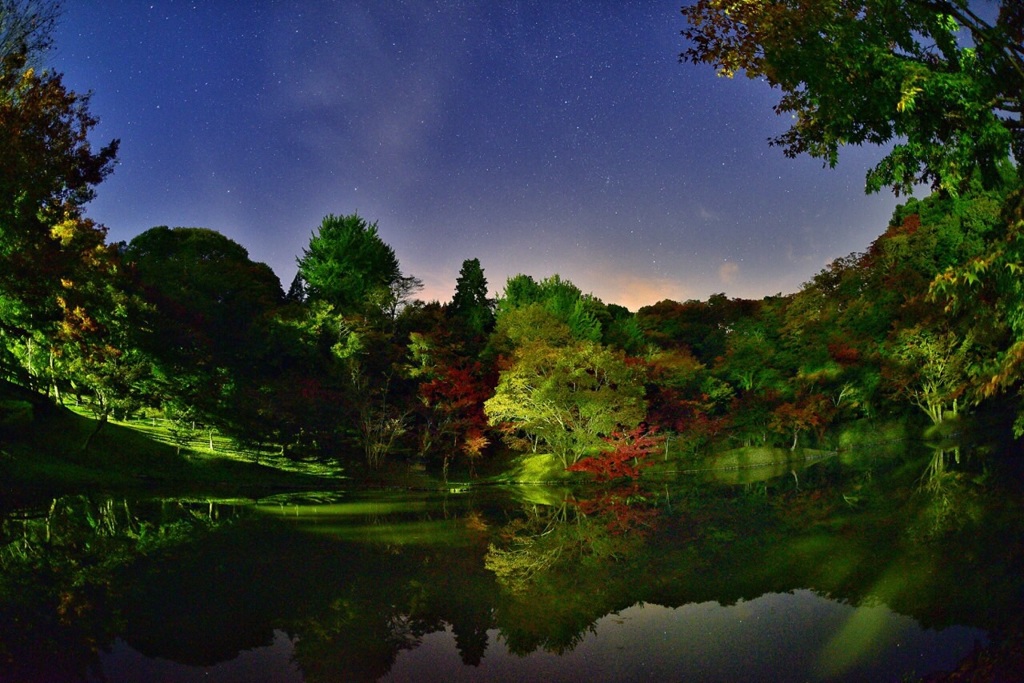 夜明けと紅葉の色付きはじめ