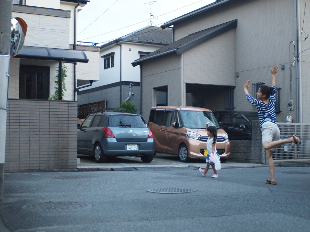 鏡に向かってハイポーズ