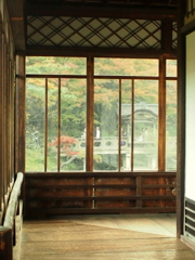 庭園を臨む