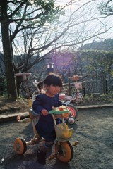 三輪車付き公園にて