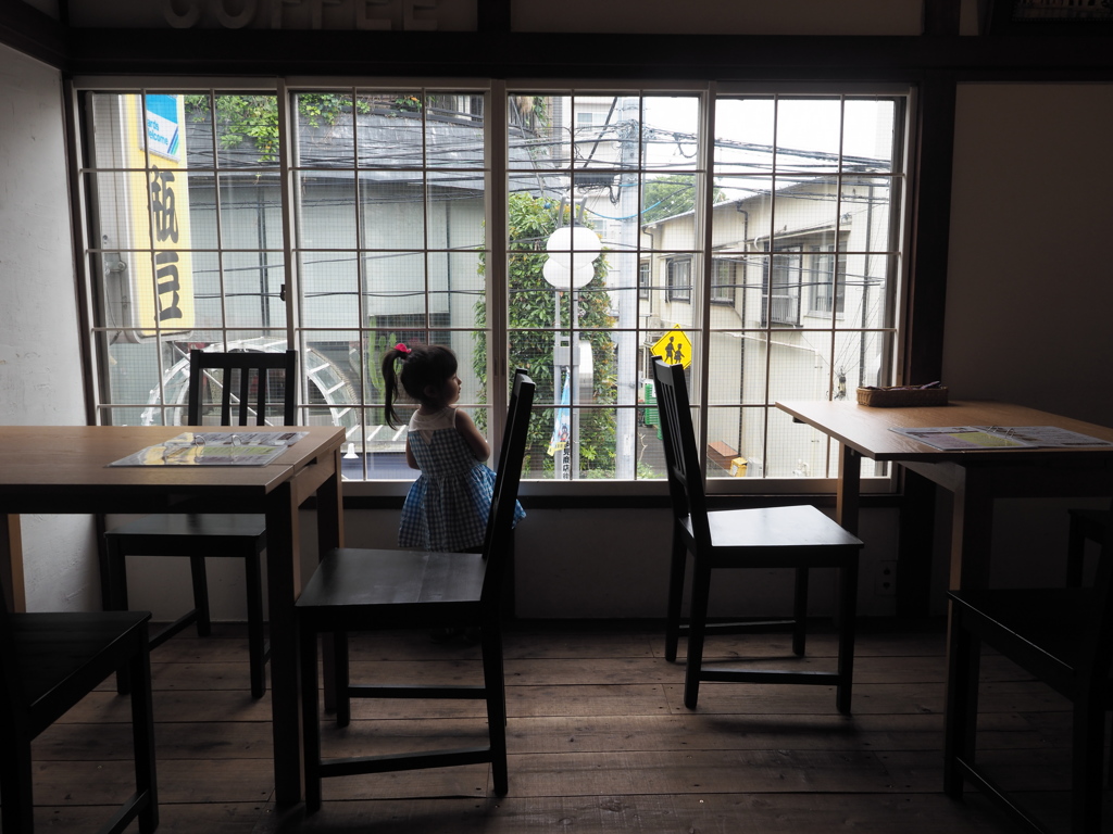 カフェの窓辺