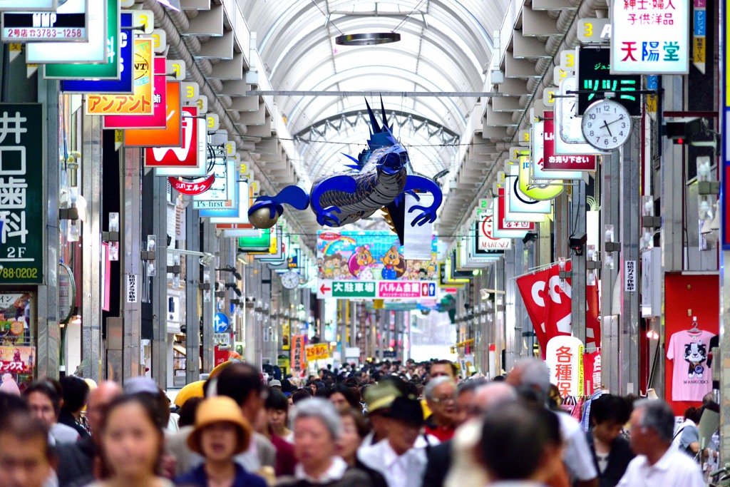 賑わう商店街