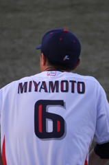 ６の背中