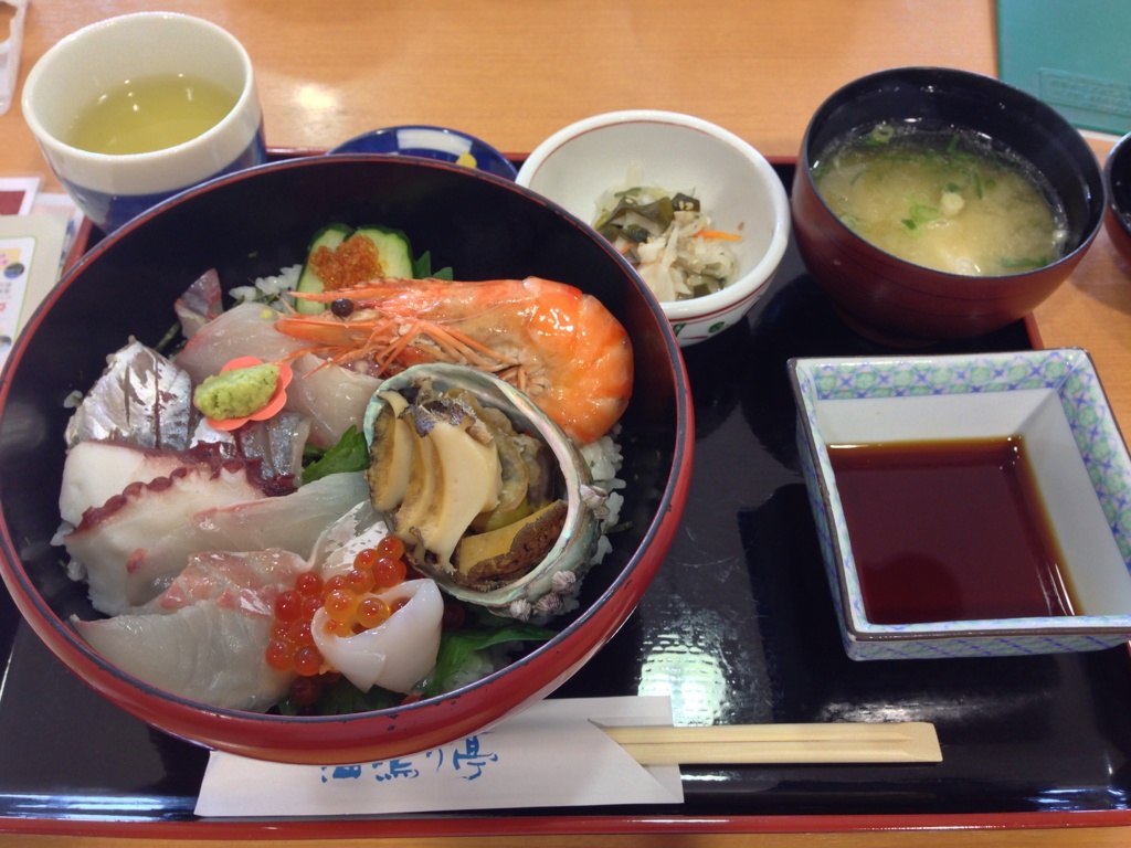 アワビ海鮮丼！